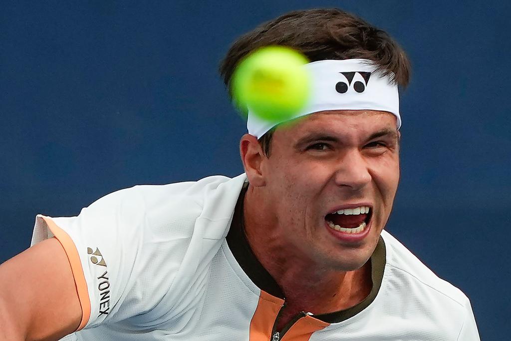 Ein Tennis-Duell über 4:46 Stunden - dann hatte Daniel Altmaier seinen Erstrundensieg in New York geschafft. - Foto: Yuki Iwamura/AP/dpa