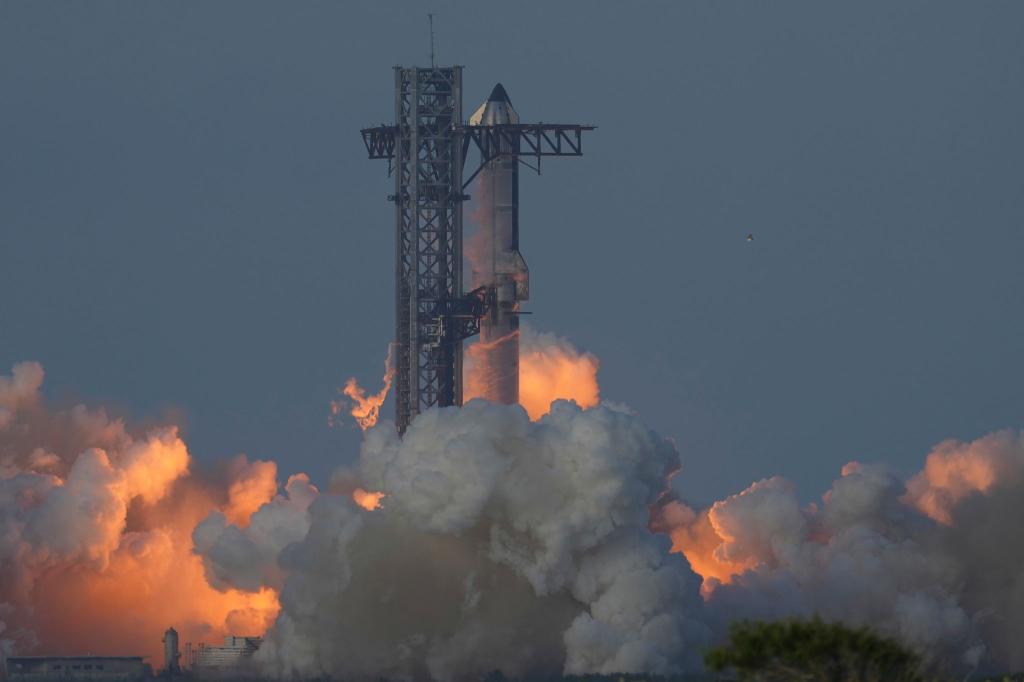 Das Starship hat einen zehnten Testflug absolviert. - Foto: Eric Gay/AP/dpa