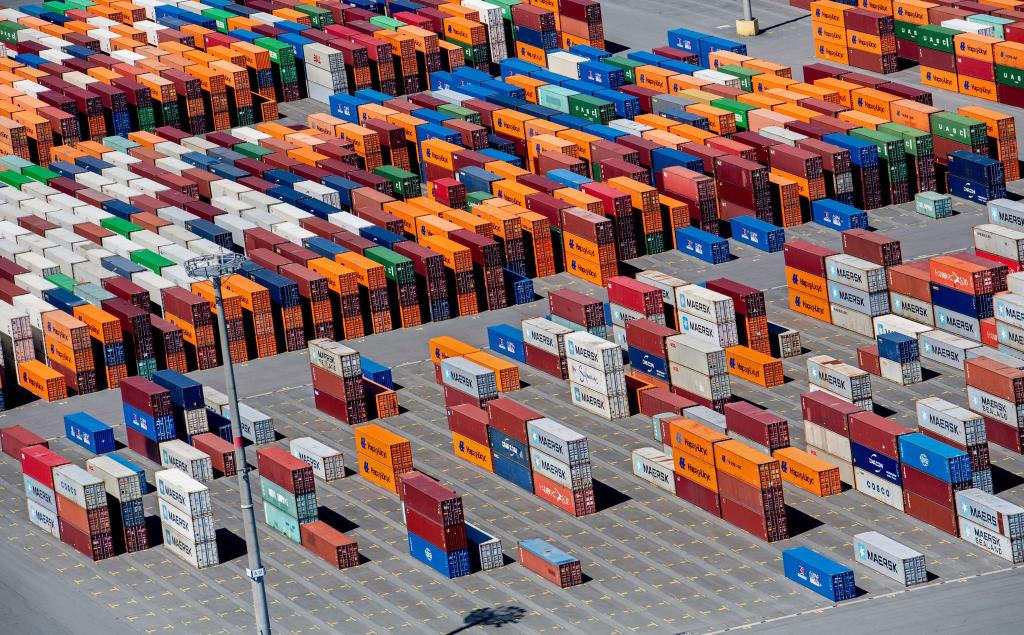 Kompromiss getroffen, doch hohe Zölle bleiben: Der Zollstreit mit den USA belastet viele Industriebetriebe - Foto: Hauke-Christian Dittrich/dpa