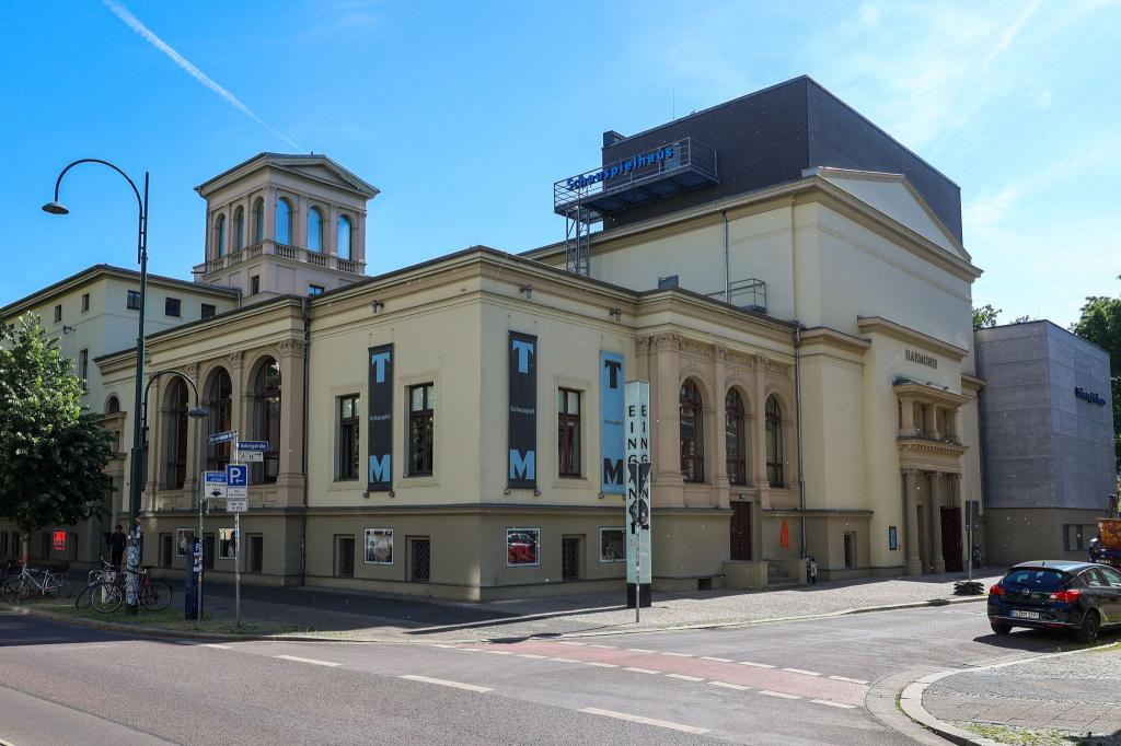 Das Theater Magdeburg liegt in einer Kritikerumfrage diesmal vorn. (Archivbild) - Foto: Peter Gercke/dpa-Zentralbild/dpa