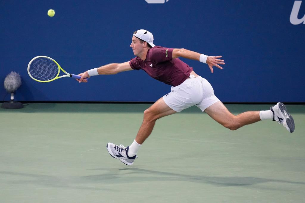 Jan-Lennard Struff überrascht bei den US Open mit einem Sieg gegen Holger Rune. - Foto: Frank Franklin/AP/dpa