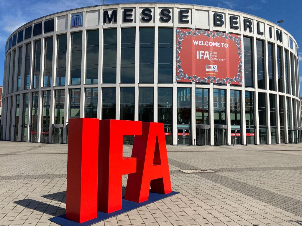 In diesem Jahr inszeniert sich die Tech-Messe IFA als Erlebniswelt. (Archivbild) - Foto: Christoph Dernbach/dpa