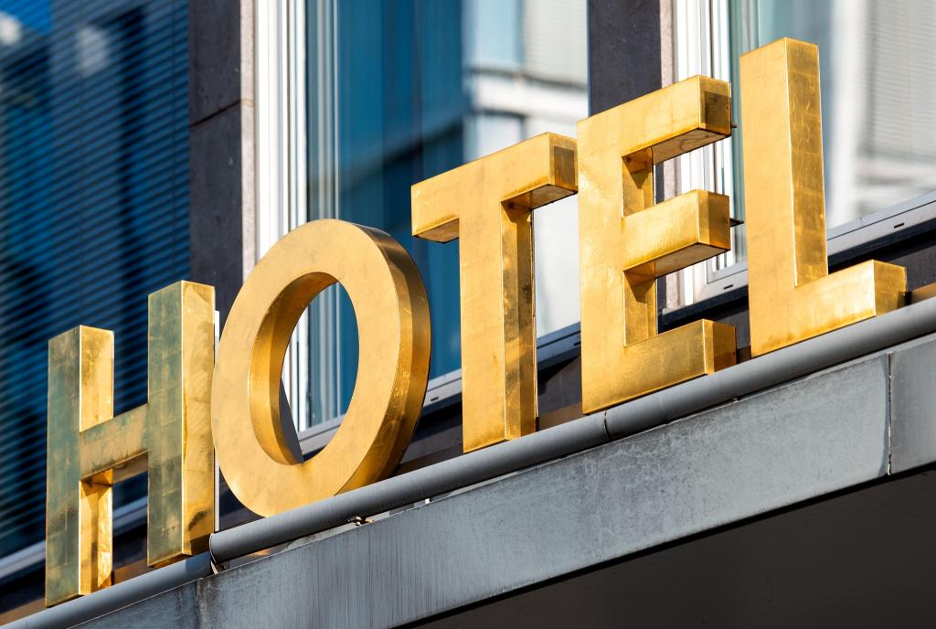 Bis 29. August können sich Gaststätten über «mybookingclaim» registrieren. (Symbolbild) - Foto: Daniel Bockwoldt/dpa