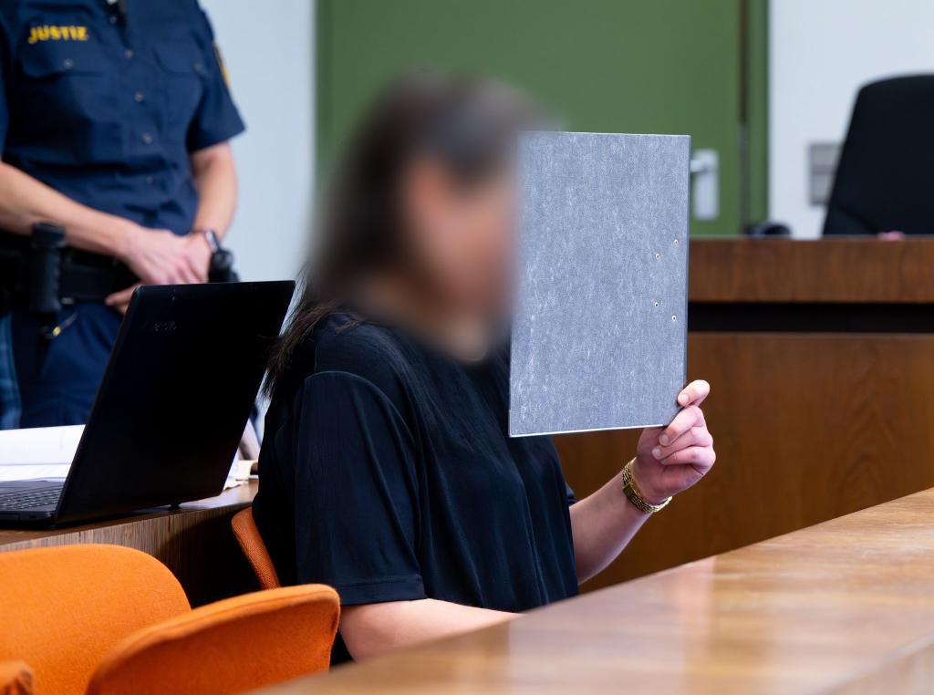 Die junge Frau legte ein Geständnis ab. - Foto: Sven Hoppe/dpa