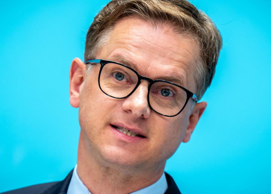 CDU-Generalsekretär Linnemann übt scharfe Kritik am Vorstoß des Linken-Politikers Ramelow. (Archivbild) - Foto: Michael Kappeler/dpa