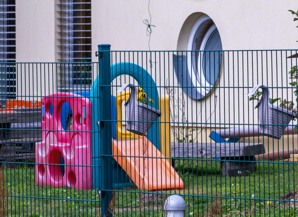 Nach starkem Erbrechen und Durchfall wurden elf Kita-Kinder aus Kavelstorf vorsorglich ins Krankenhaus gebracht. - Foto: Jens Büttner/dpa