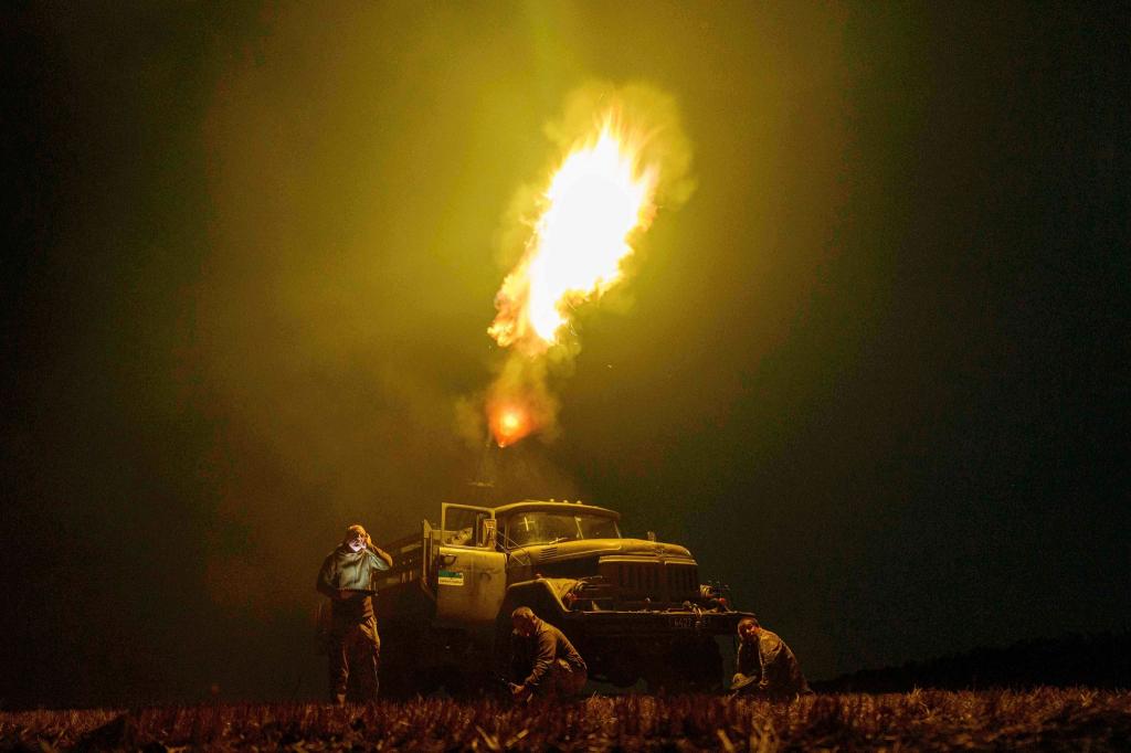 Erneut wird die ukrainische Flugabwehr gefordert. (Archivbild) - Foto: Evgeniy Maloletka/AP/dpa