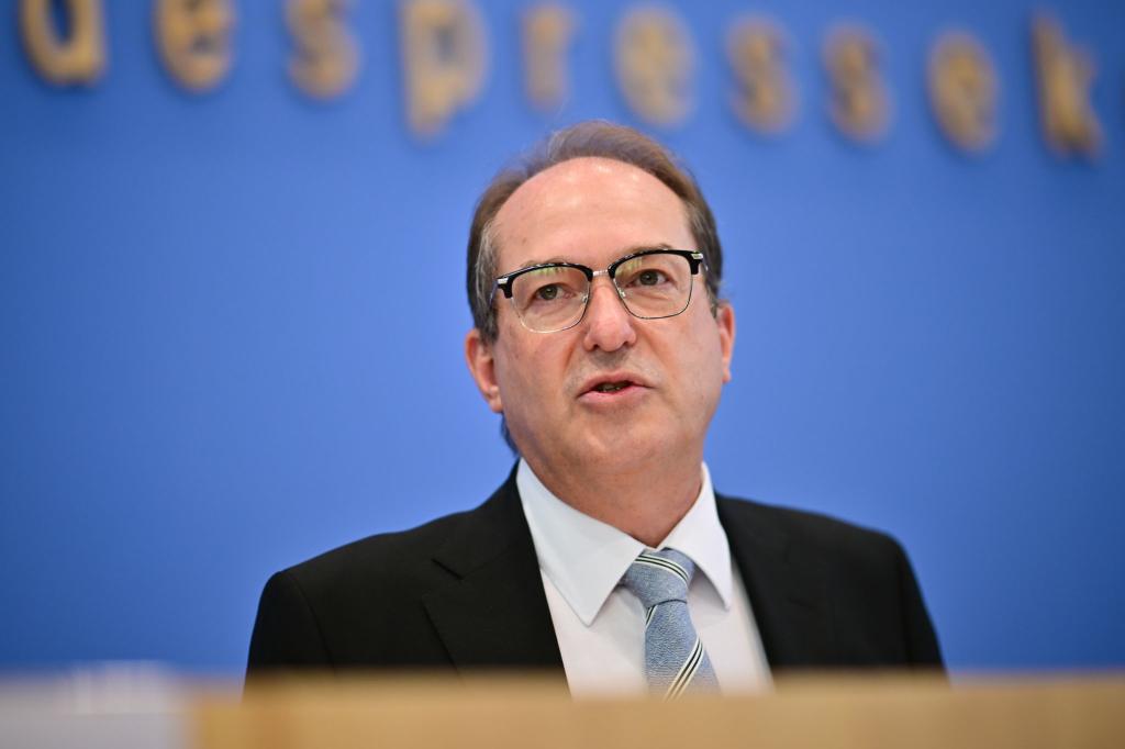 Kurz nach Amtsantritt hatte Dobrindt im Mai die Kontrollen an den deutschen Außengrenzen verstärkt. (Archivbild) - Foto: Sebastian Christoph Gollnow/dpa