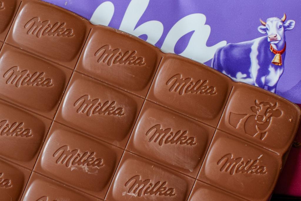 Verbraucherschützer klagen gegen die kleinere Packung von Milka-Schokolade. (Archivbild) - Foto: Jan Woitas/dpa