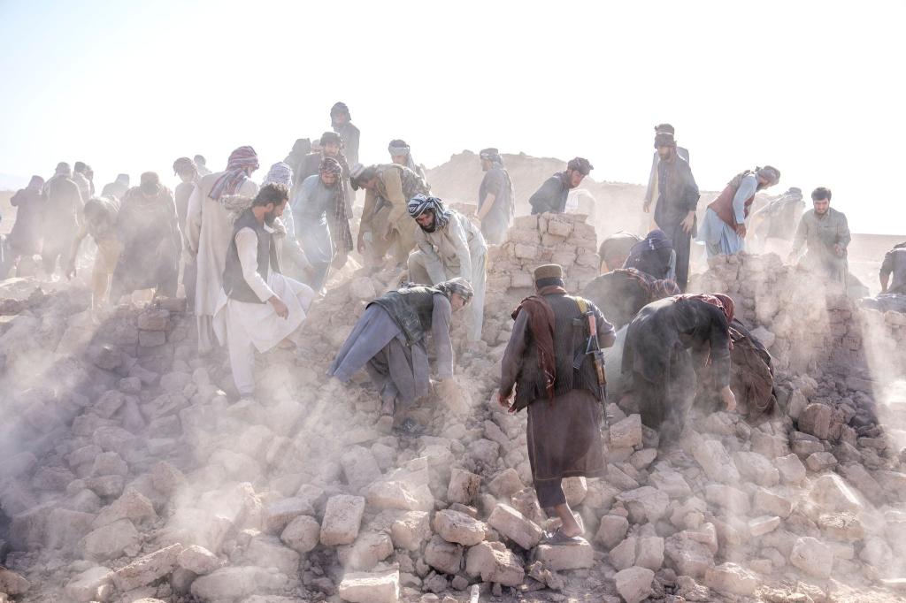 Bereits 2023 wurde Afghanistan von mehreren schweren Erdbeben erschüttert. (Archivfoto) - Foto: Ebrahim Noroozi/AP/dpa
