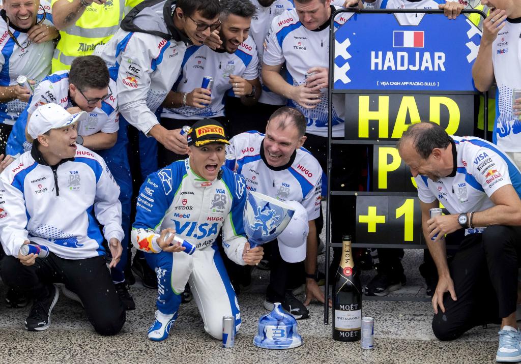 Der Pokal von Isack Hadjar geht zu Bruch. - Foto: Sander Koning/ANP/dpa