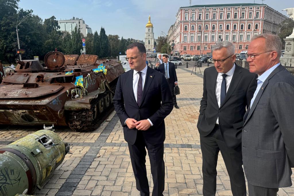 Die Fraktionschef sichern der Ukraine in Kiew weitere Unterstützung zu. - Foto: Michael Fischer/dpa
