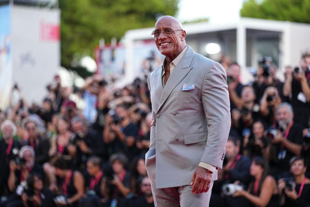 «The Rock» vor dem Festivalpalast. - Foto: Scott A Garfitt/Invision/AP/dpa