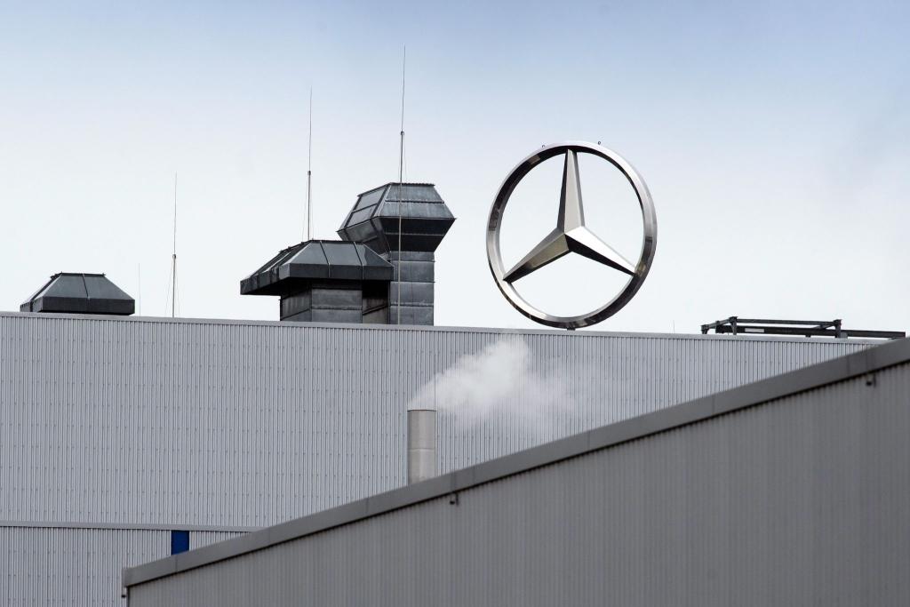In Ludwigsfelde stellen rund 2.000 Beschäftigte Sprinter mit offenen Baumustern her. (Archivbild) - Foto: Soeren Stache/dpa-Zentralbild/dpa