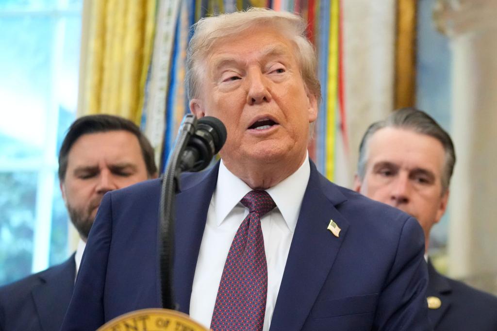 «Ich bin kein Diktator», sagt Trump über sich selbst. (Archivfoto) - Foto: Mark Schiefelbein/AP/dpa