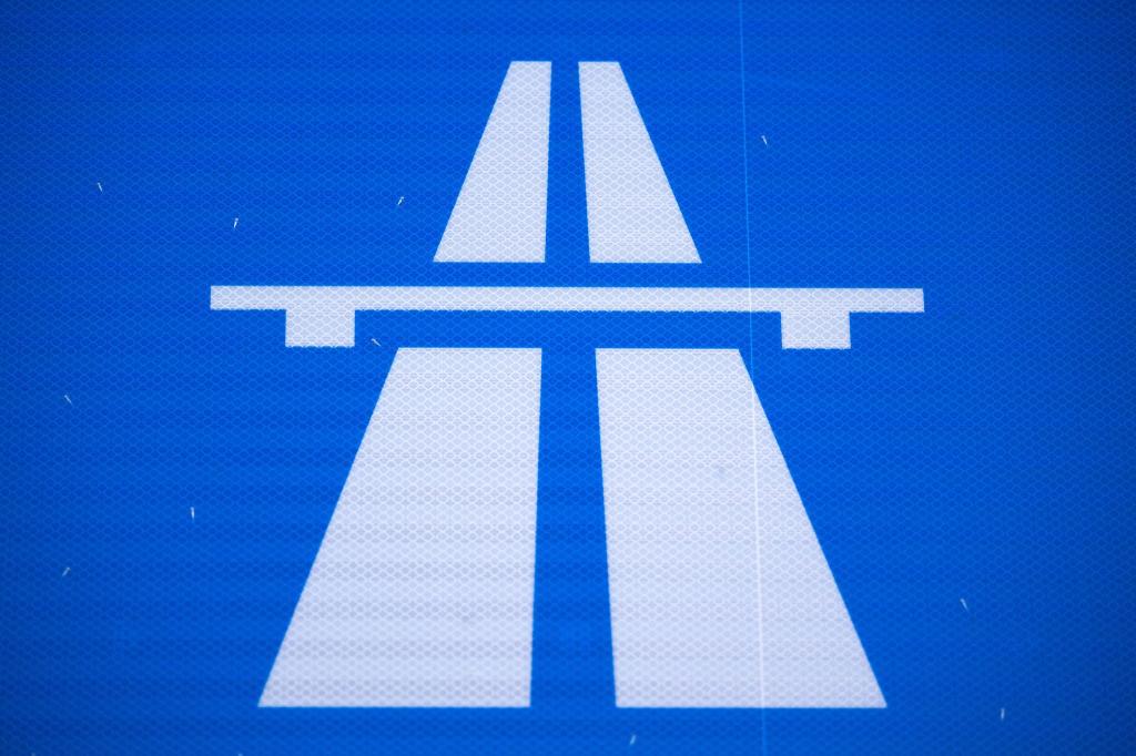 Noch mal rund 27 Millionen muss der Bund für die gescheiterte Pkw-Maut bezahlen. (Symbolbild) - Foto: Hendrik Schmidt/dpa
