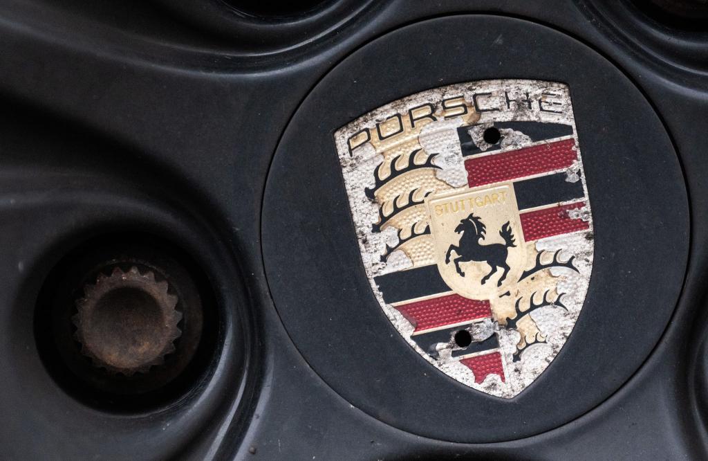 Der Abstieg von Porsche ist sinnbildlich für die Krise der deutschen Autoindustrie, die mit sinkenden Gewinnen kämpft. - Foto: Marijan Murat/dpa