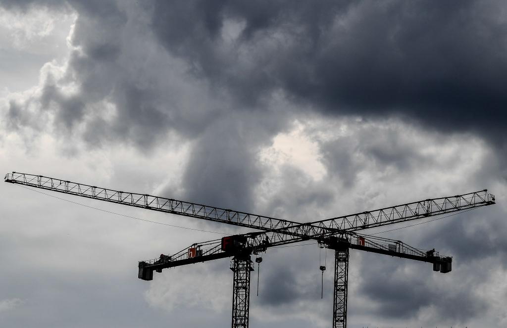 Die deutsche Wirtschaft wird nach Ifo-Einschätzung in diesem und nächsten Jahr schwächer wachsen als erwartet. (Symbolbild) - Foto: Britta Pedersen/dpa-Zentralbild/dpa