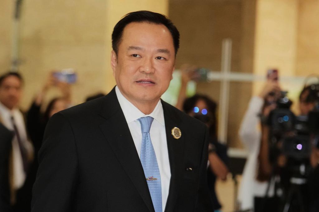 Anutin Charnvirakul ist ein erfolgreicher Bauunternehmer und prominenter Politiker. - Foto: Sakchai Lalit/AP/dpa