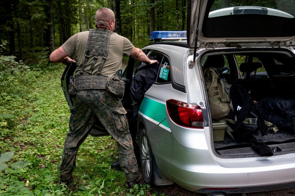 Immer wieder greifen polnischer Grenzschützer Menschen auf, die es über die Grenze nach Polen geschafft haben. (Archivbild) - Foto: Fabian Sommer/dpa