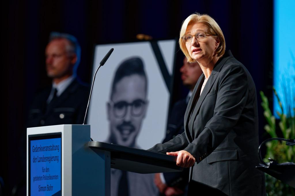 Ministerpräsidentin Anke Rehlinger. Zur Gedenkfeier waren laut Innenministerium rund 1.500 Menschen gekommen. - Foto: Uwe Anspach/dpa
