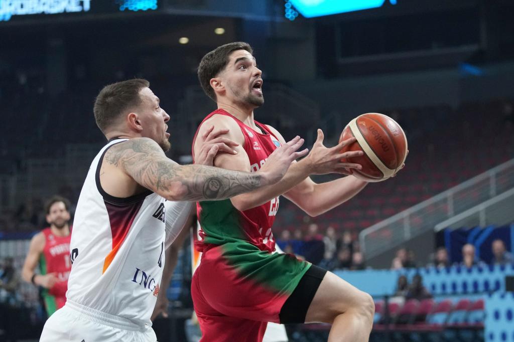 Deutschlands Basketballer hatten mit Portugal mehr Mühe als erwartet. - Foto: Sergei Grits/AP/dpa