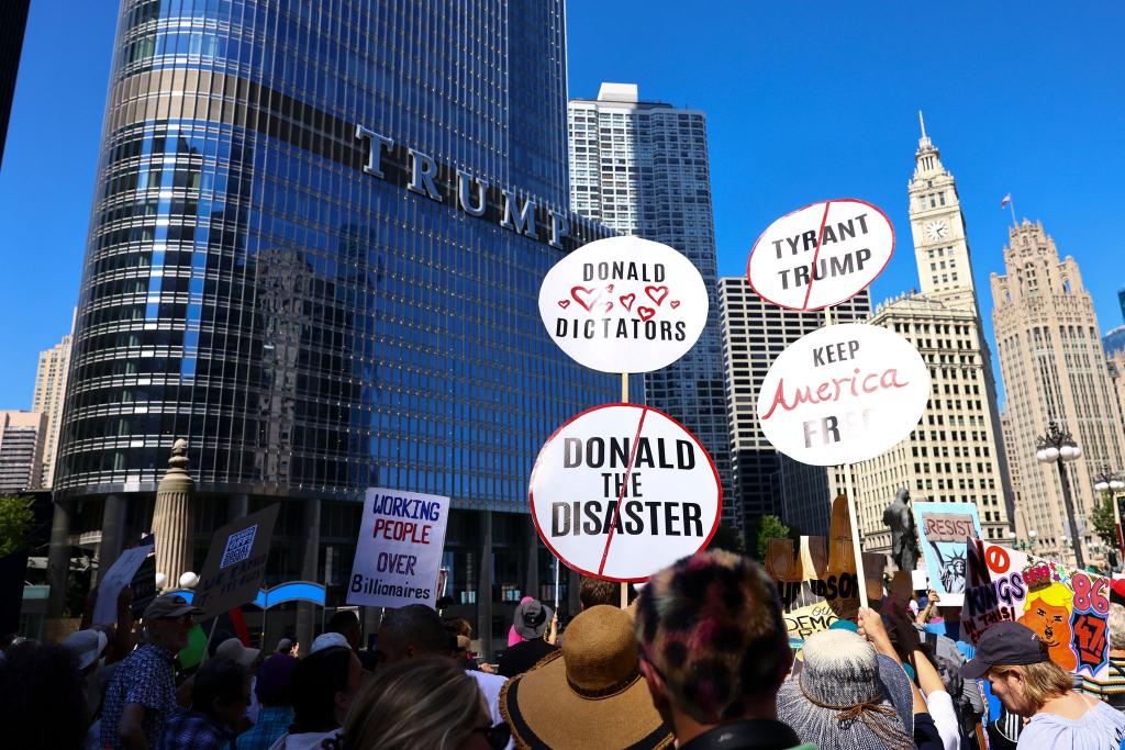 In Chicago kocht die Stimmung hoch. (Archivbild) - Foto: Anthony Vazquez/Chicago Sun-Times/AP/dpa