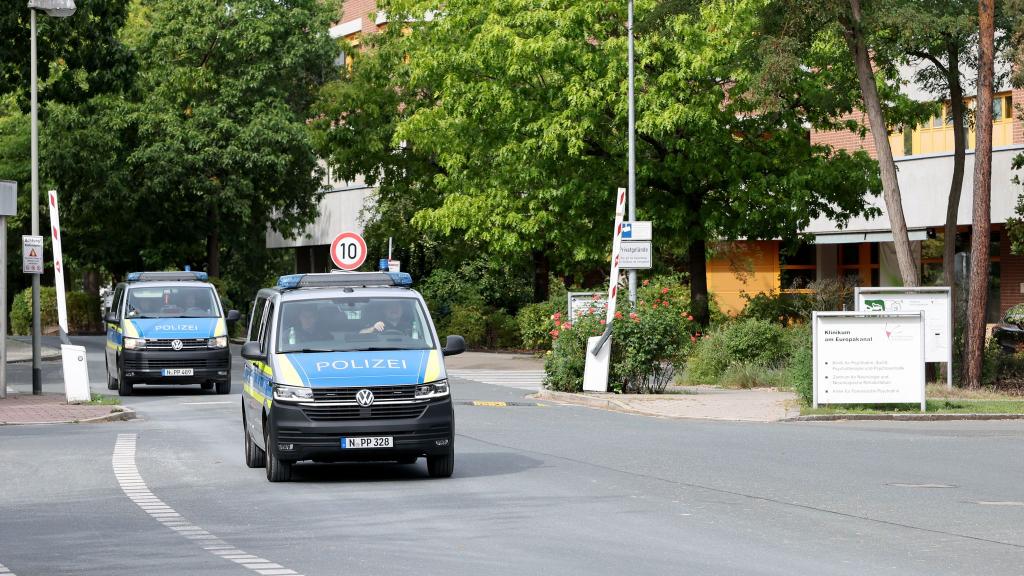 Am Morgen wurde der Mann zurück in die Psychiatrie gebracht. - Foto: Daniel Löb/dpa