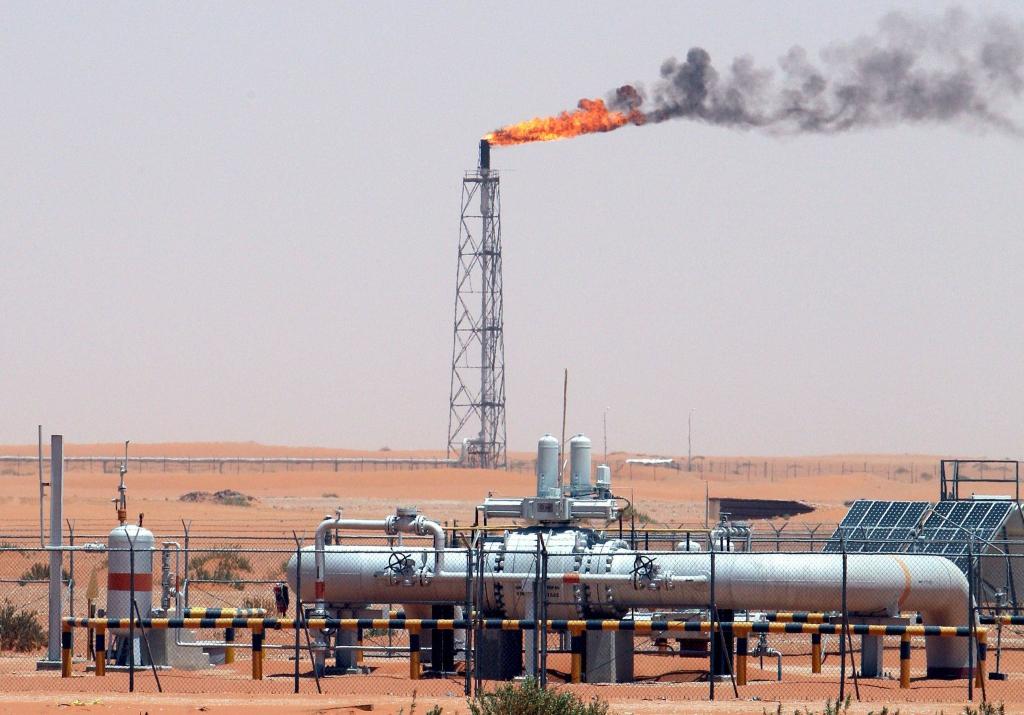 Saudi-Arabien und sieben weitere Länder drehen den Ölhahn weiter auf. (Archivbild) - Foto: Ali Haider/EPA/dpa