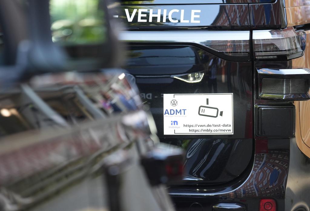 Viele Deutsche stehen autonomen Verkehrsmitteln offen gegenüber. (Symbolbild) - Foto: Marcus Brandt/dpa