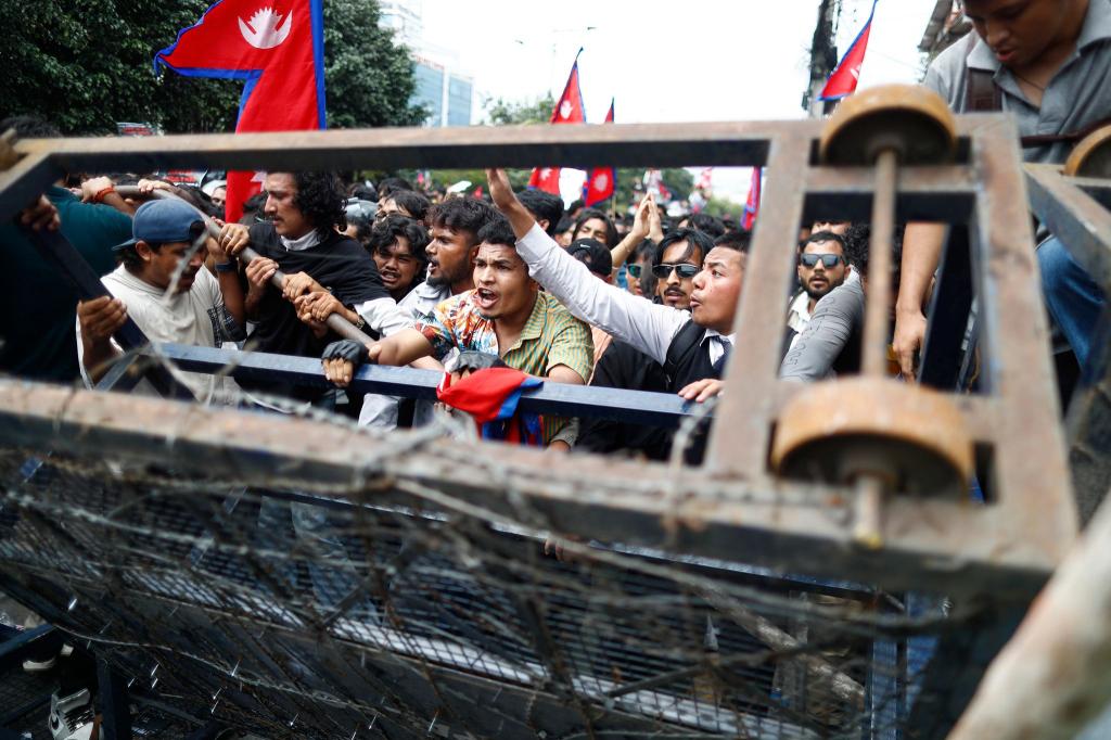 Demonstranten protestierten gegen Korruption und die Abschaltung der sozialen Medien durch die Regierung Nepals. - Foto: Skanda Gautam/ZUMA Press Wire/dpa