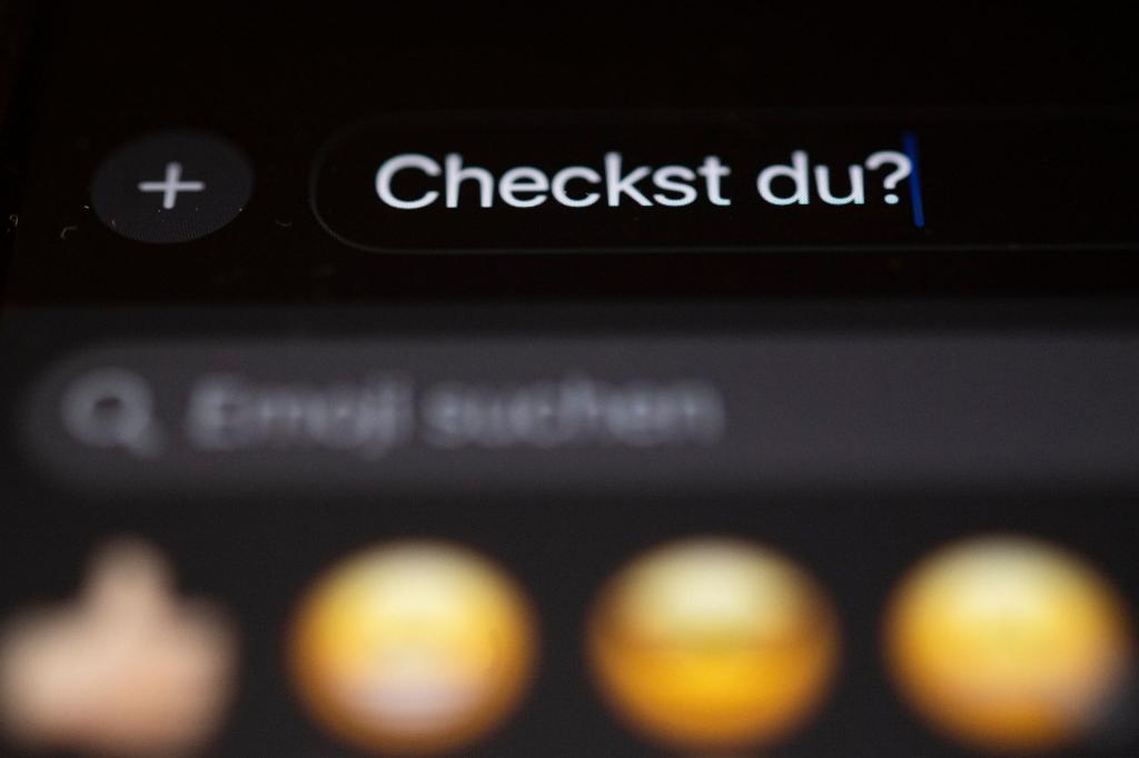 Jugendliche haben ihre Favoriten für das «Jugendwort des Jahres» 2025 nominiert - in den Top 3 stehen «Checkst du?», «Goonen» und «Das crazy». (Archivbild) - Foto: Marijan Murat/dpa
