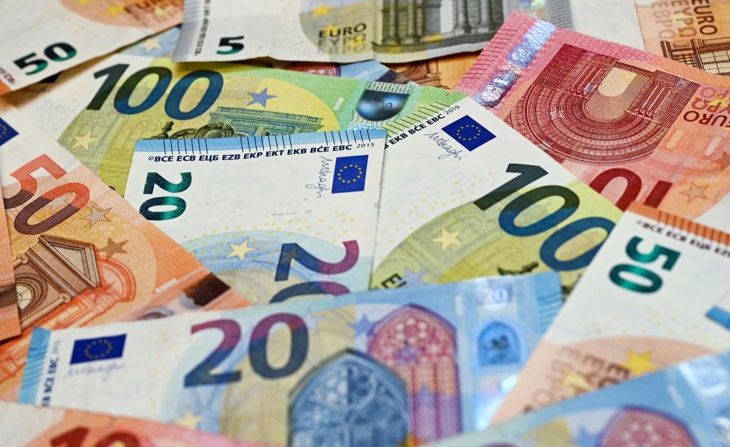 Verbraucherzentrale fordert einen besseren Schutz vor Betrug bei Online-Krediten. (Symbolbild) - Foto: Patrick Pleul/dpa-Zentralbild/dpa