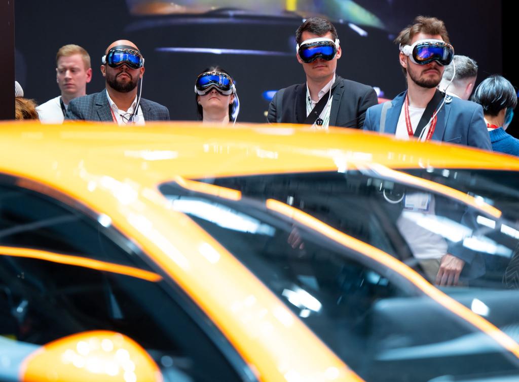 Virtuelle Realität auf der IAA - Foto: Sven Hoppe/dpa