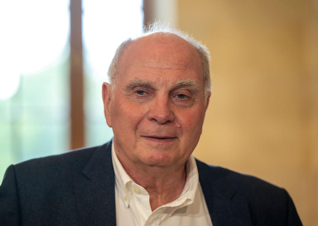 Uli Hoeneß meint, dass es mit Max Eberl nichts auszusprechen gebe. - Foto: Peter Kneffel/dpa