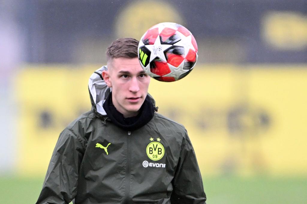 Nico Schlotterbeck ist nach mehrmonatiger Verletzungspause ins BVB-Training zurückgekehrt. (Archivbild) - Foto: Federico Gambarini/dpa