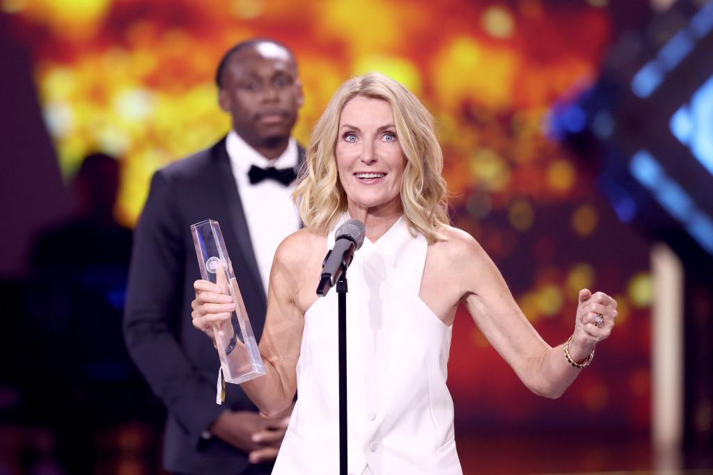 Maria Furtwängler freut sich über den Fernsehrpeis. - Foto: Rolf Vennenbernd/dpa