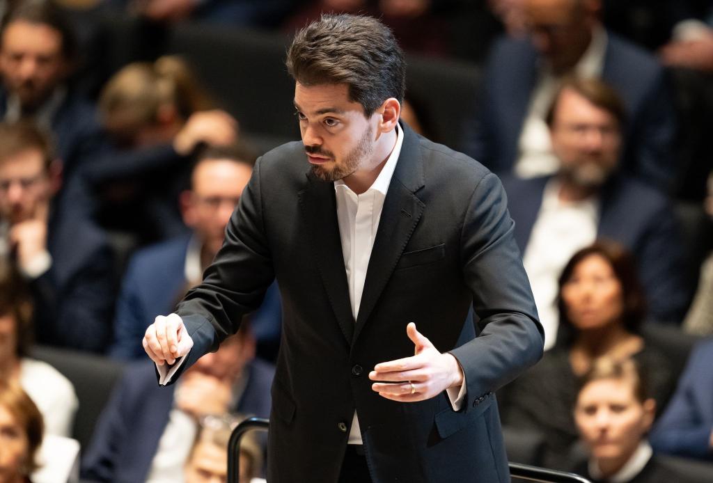 Lahav Shani ist beim Festival nicht willkommen. (Archivbild) - Foto: Sven Hoppe/dpa