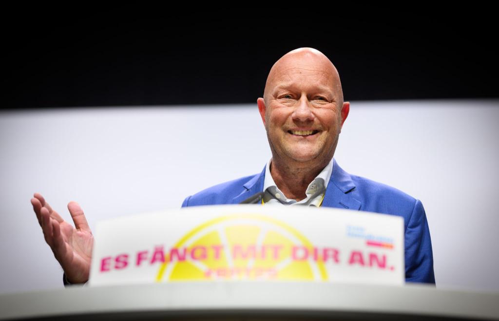 Thüringens Ex-Kurzzeitministerpräsident Thomas Kemmerich verlässt die FDP. (Archivbild) - Foto: Bernd von Jutrczenka/dpa