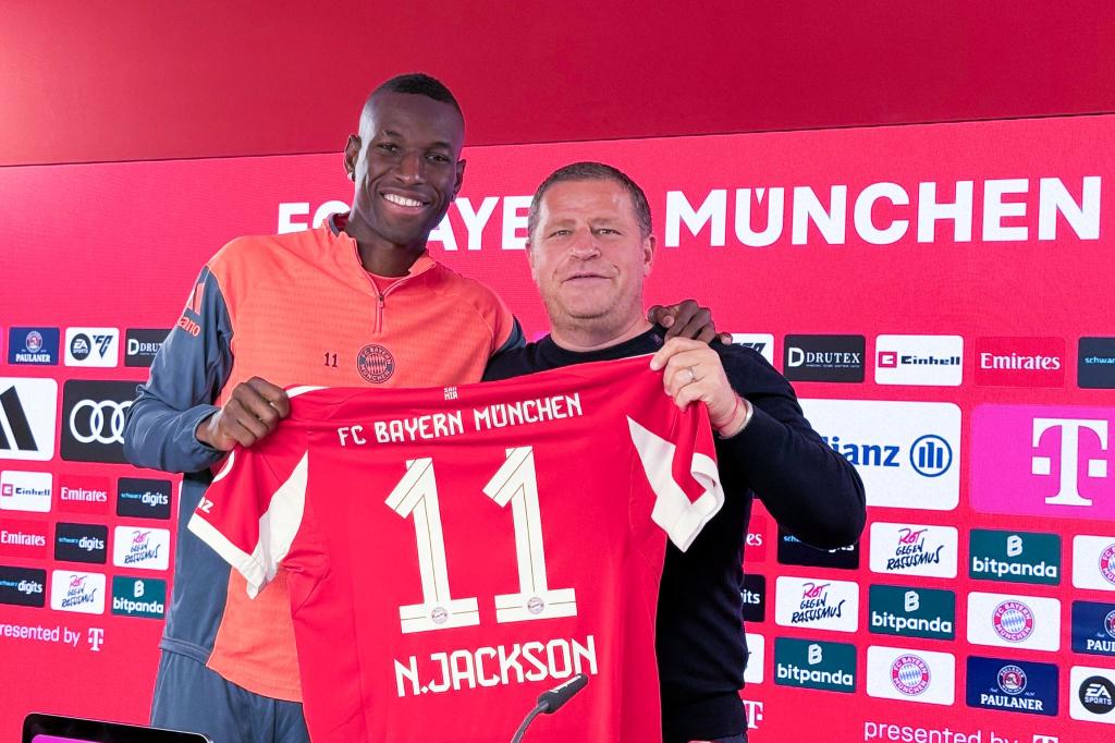 Jackson (l.) wird im Bayern-Trikot mit der 11 auflaufen. - Foto: Klaus Bergmann/dpa