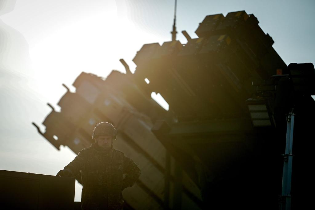 Nach dem Eindringen russischer Drohnen in den Luftraum der Nato will die Nato die Schutzmaßnahmen an der Ostflanke noch einmal verbessern. (Archivbild) - Foto: Kay Nietfeld/dpa