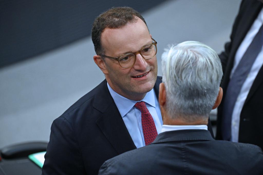 Unionsfraktionschef Spahn hat eine Debatte über die Vermögensverteilung angestoßen. - Foto: Helena Dolderer/dpa