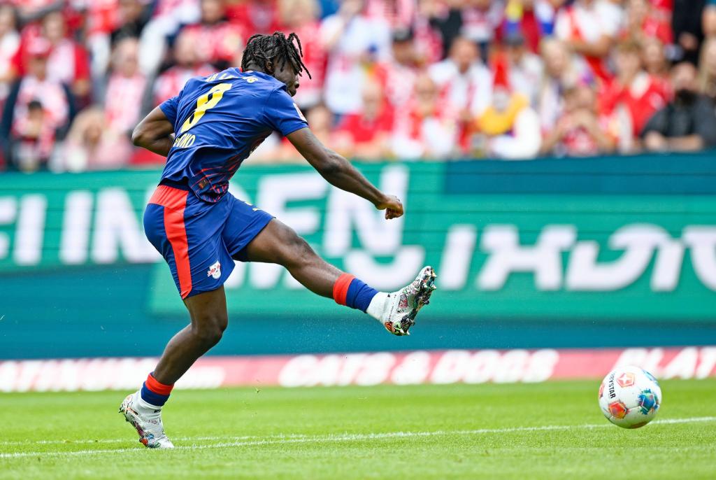Traf zum Leipziger Sieg: Johan Bakayoko. - Foto: Uwe Anspach/dpa