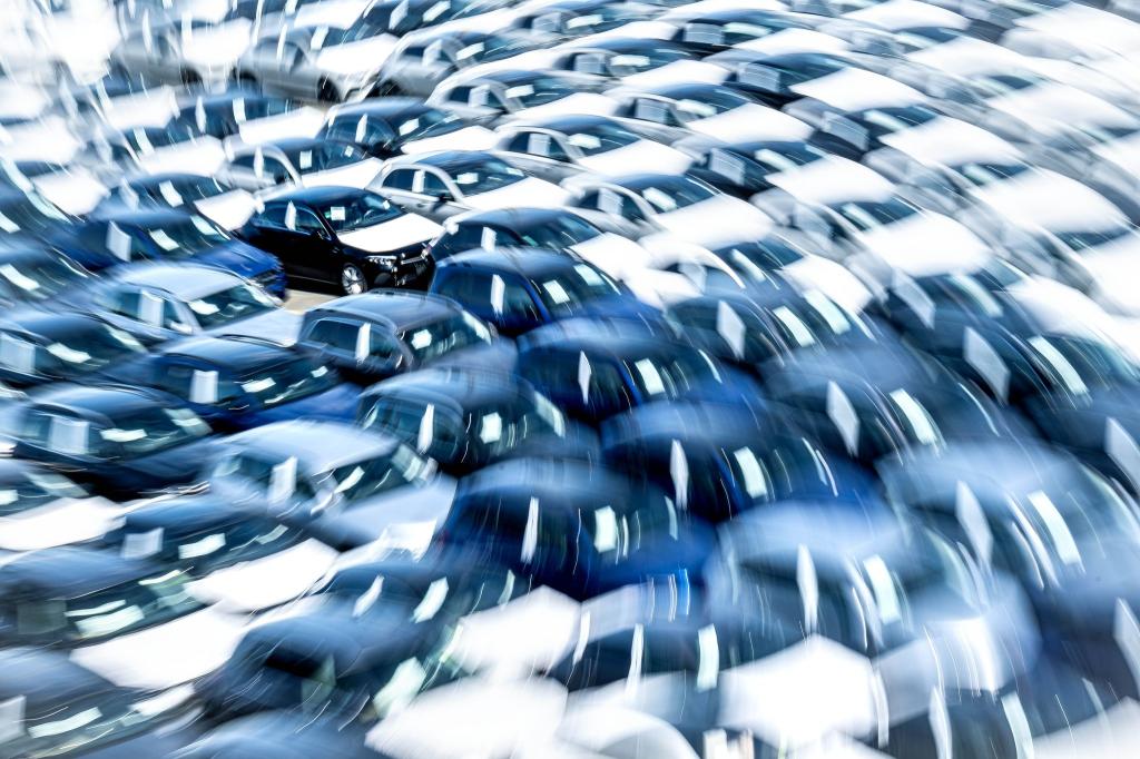Globale Autoindustrie mit Gewinneinbruch im ersten Halbjahr (Symbolbild) - Foto: Sina Schuldt/dpa