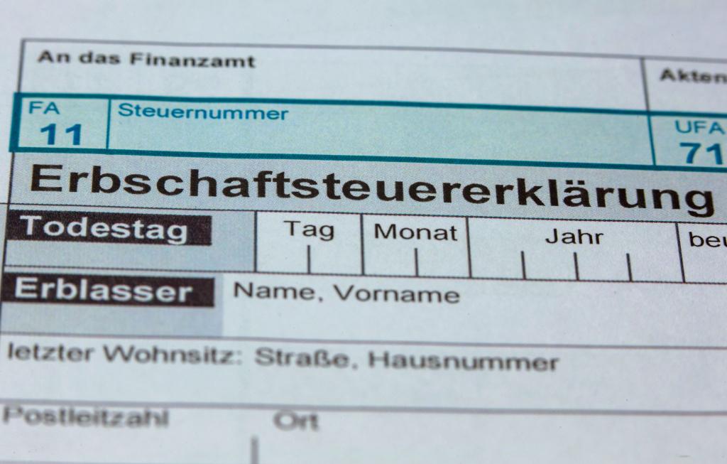 Wer erbt oder Vermögen geschenkt bekommt, muss Steuern zahlen - jedenfalls ab einer Freigrenze. (Symbolbild) - Foto: Jens Büttner/dpa