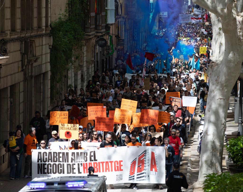Im April gingen im ganzen Land Zehntausende auf die Straße. (Archivfoto) - Foto: Clara Margais/dpa