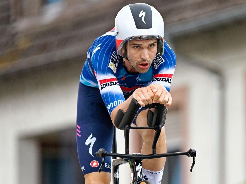 Der deutsche Radprofi Maximilian Schachmann verurteilt das Vorgehen der gewaltbereiten Demonstranten bei der Vuelta. (Archiv) - Foto: Uwe Anspach/dpa