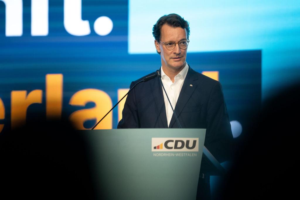 NRW-Ministerpräsident Wüst kann sich nach den Kommunalwahlen in der CDU gestärkt fühlen. - Foto: Fabian Strauch/dpa