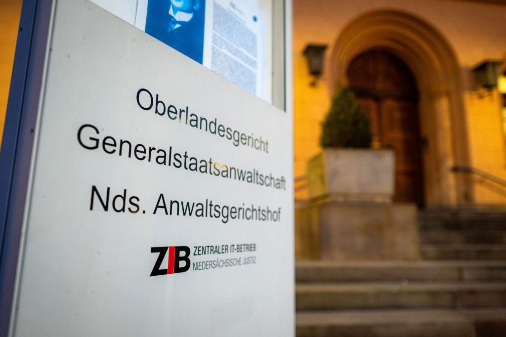 Die Ermittlungen der Generalstaatsanwaltschaft Celle und des LKA Niedersachsen richten sich gegen Beschuldigte im Alter von 32 bis 57 Jahren. (Archivbild) - Foto: Sina Schuldt/dpa