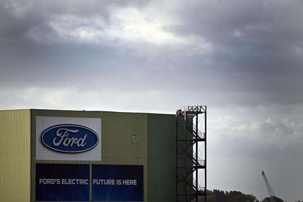 Die Perspektiven der Kölner Ford-Werke sind düster. - Foto: Federico Gambarini/dpa